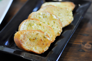 garlic bread or crisp bread