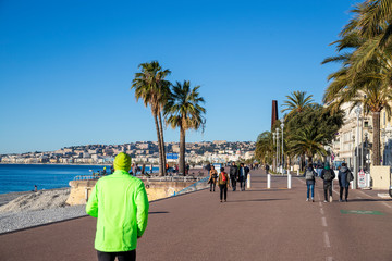 Nice, promenade sur le quai des Etats-Unis 