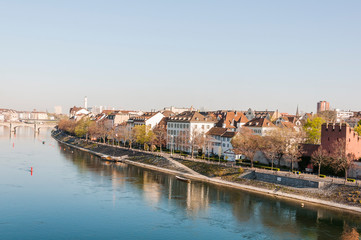 Basel, Rhein, Rheinufer, Kleinbasel, Oberer, Rheinweg, Rheinbrücke, Fähre, Altstadt, Altstadthäuser, historische Häuser, Frühling, Schweiz