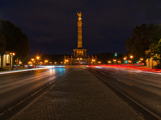 Berline Siegessäule bei Nacht