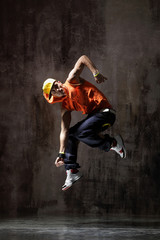 Plakat young modern hip hop male dancer