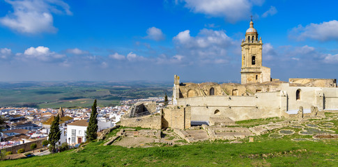 Panoramic view of historic church, castle and Roman ruins in the Spanish town of Medina Sidonia. © Lux Blue