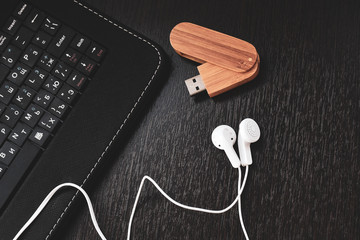 keyboard headphones and memory card on the table