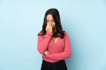 Young mixed race woman isolated on blue background having doubts