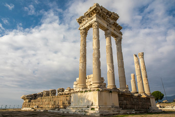 Fototapeta premium Trajan temple in ancient city of Pergamon in Turkey.