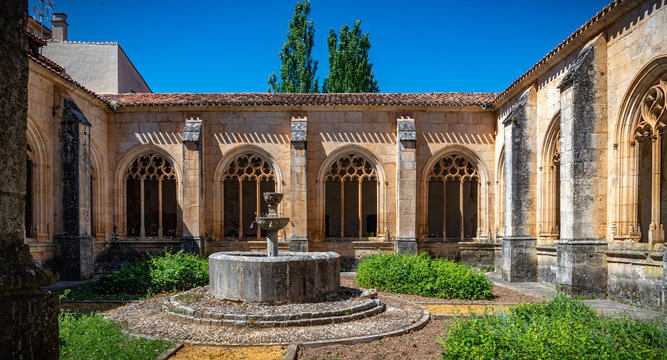 Covarrubias pueblo  antiguo con edificios monumentales en Burgos Espa&ntilde;a