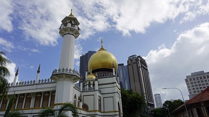 Fototapeta na wymiar big islamic mosque in singapore
