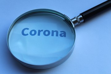 Lupe mit dem Schriftzug Corona
