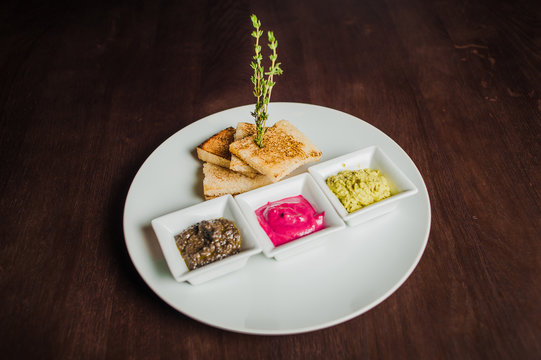 toast with horseradish, garlic butter and aubergine paste