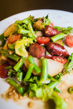 Munich salad with potatoes and sausages