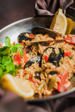 rice with mussels and tomatoes
