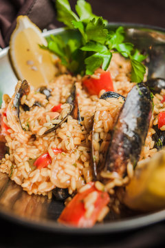 rice with mussels and tomatoes