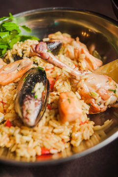 rice with chicken, seafood and tomatoes