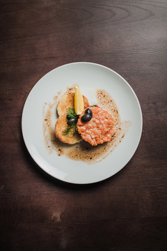 salmon tartar steak with toast