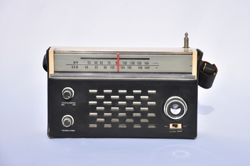 Radio, UKW, Mittelwelle, AM, FM, 1960er, Skala, Senderskala, Kofferradio, tragbar, mobil, Antenne,...