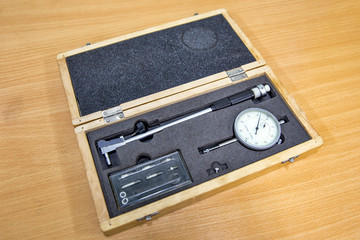 Indicator caliper in a wooden case