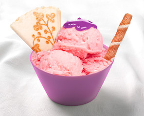 Ice Cream Mint in the ceramic white cup