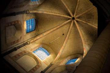 Widok na kopułę starej katedry od środka © Fotoforce