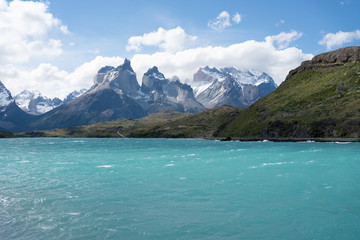 Obraz premium lake and mountains - torres del paine