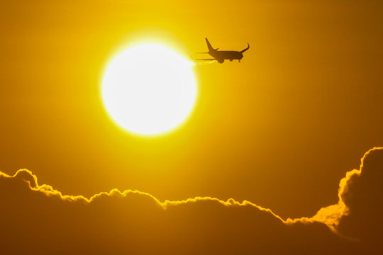 Avion sobre Bogota durante la cuarentena