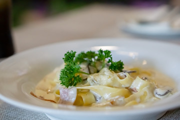 Side view of fettuccine carbonara ham cheese.