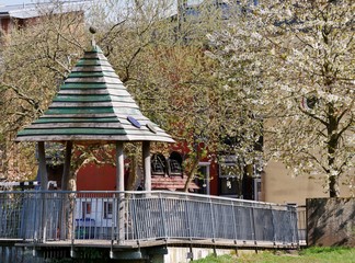 Fototapeta premium Pavillon im Park Trabrennbahn