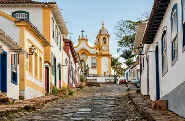 Photo sur Plexiglas Brésil Rues de la ville de Tiradentes - Église Saint Antoine, Minas Gerais, Brésil