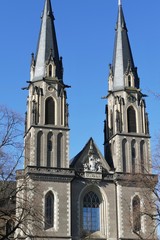 Fototapeta na wymiar Türme der Stiftskirche in Bonn am Rhein