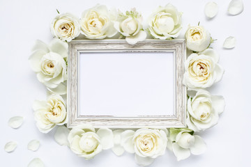Obraz na płótnie Canvas 白い花　フレーム　白バラの招待状