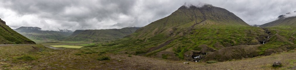Fototapeta na wymiar Icelandic Scenery panorama shot at a cloudy day