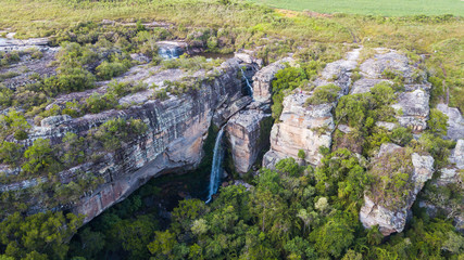 Fototapeta na wymiar Cachoeira e cânion do Rio São Jorge - Ponta Grossa - PR. Beautiful waterfall between the rocks of a canyon and the green wander in Paraná state – Brazil