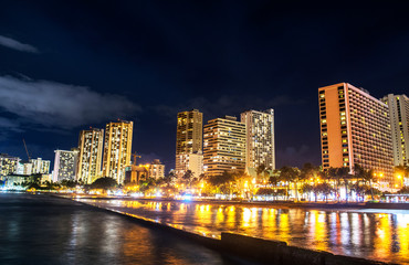 Fototapeta na wymiar night view of the city in Hawaii