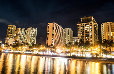 Fototapeta na wymiar Hawaii at night