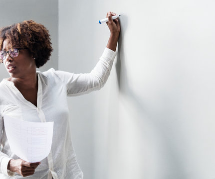 Woman summarizing work in a meeting
