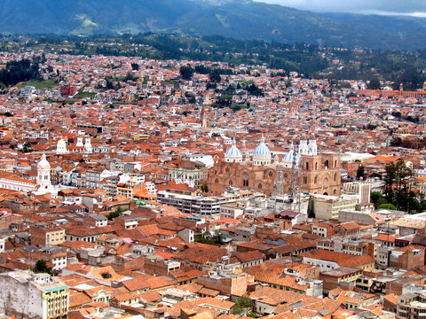 Vista a&eacute;rea de la ciudad de Cuenca, Azuay,  Ecuador