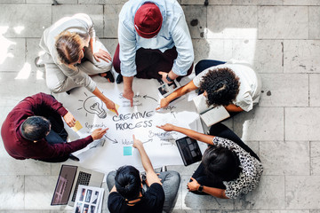 Startup business team brainstorming © rawpixel.com