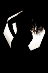 fotografía maternidad contra luz, no contiene desnudos