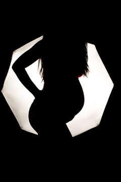 fotografía maternidad contra luz, no contiene desnudos