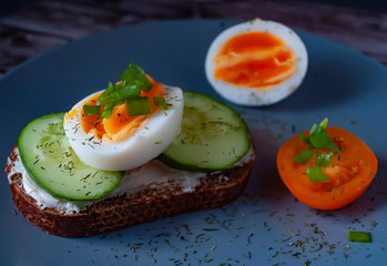 Fresh fruit and vegetables for Breakfast.
kiwi, egg, mushrooms, mushrooms, bread, Breakfast, vegetarianism, diet, calories, vitamins, protein