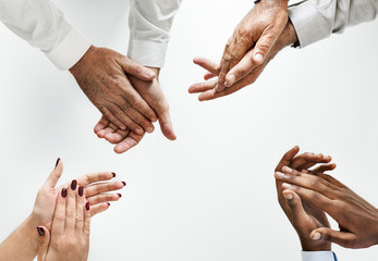 Business people clapping hands together - obrazy, fototapety, plakaty