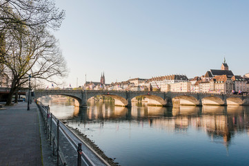 Basel, Rhein, Rheinbrücke, Altstadt, Münster, Kirche, Grossbasel, Martinskirche, Altstadthäuser, Rheinufer, Rheinsprung, Uferweg, Kleinbasel, Frühling, Morgenstimmung, Schweiz