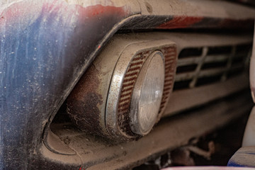chevrolette pick up oldtimer alt rostig classic retro licht grill verstaubt scheunenfund auto 