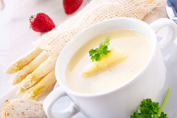 Delicious white asparagus cream soup