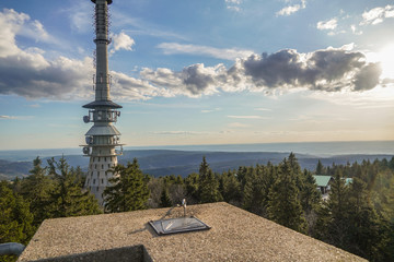 Fototapeta premium Der Ochsenkopf im Fichtelgebirge in Bayern in der Abendsonne