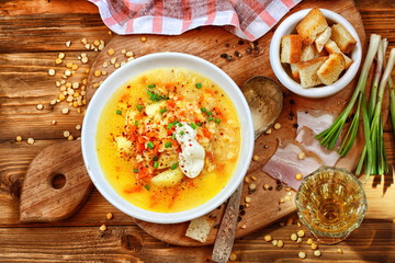 Pea soup with pepper