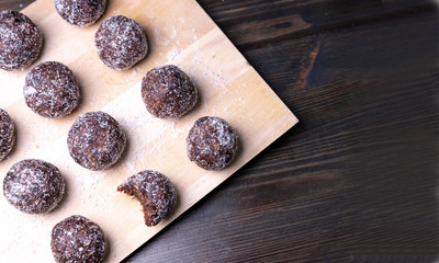 Raw energy balls, all natural healthy raw energy bites