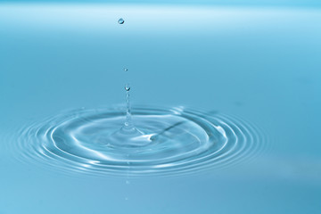 Waves on the surface of the water from a collision. Drop of water drop to the surface.