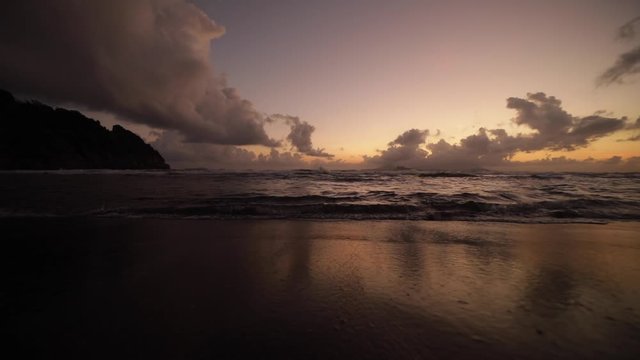 spiaggia al tramonto