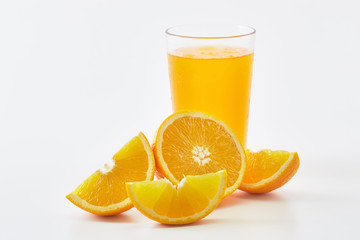 Orange juice and slices of orange