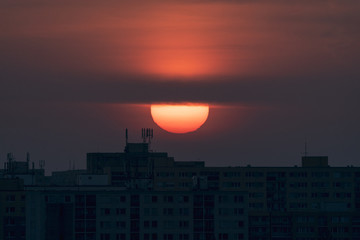 východ slunce nad Prahou.